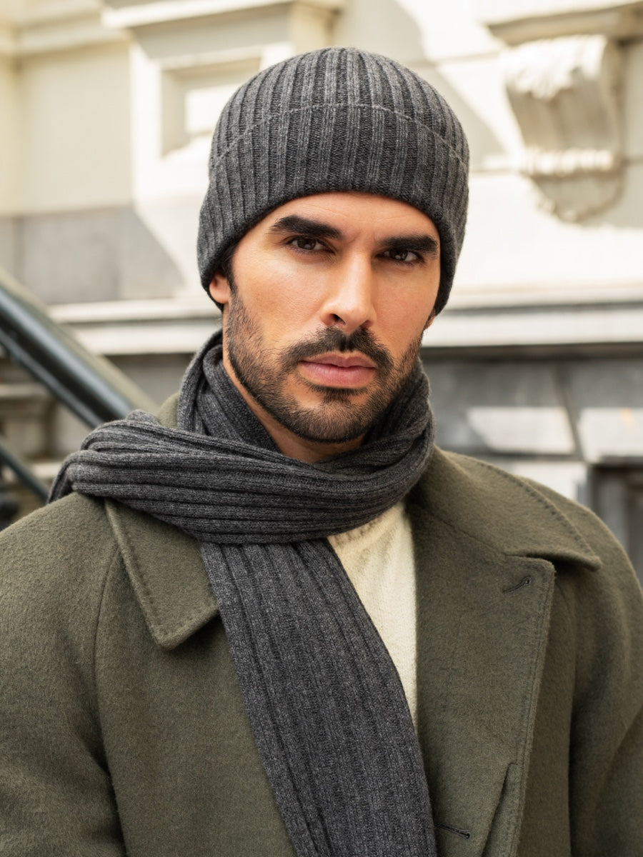 Napoli Dark Grey Cashmere Scarf: Italian 100% Cashmere – Timeless Elegance and Uncompromising Warmth
