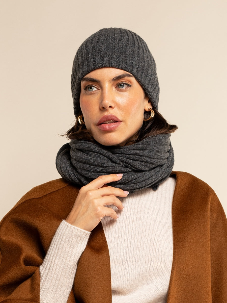 Napoli Dark Grey Cashmere Scarf: Italian 100% Cashmere – Timeless Elegance and Uncompromising Warmth
