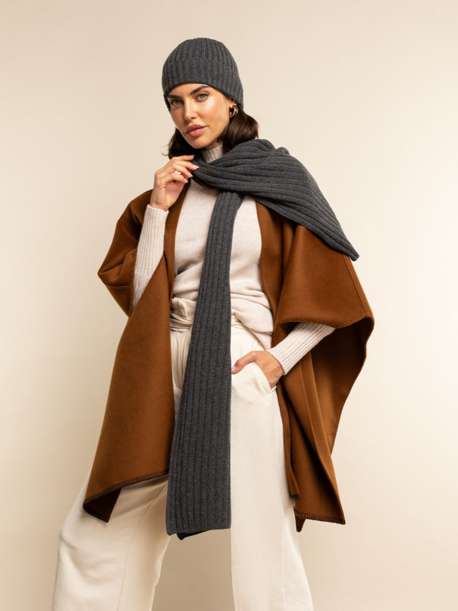 Napoli Dark Grey Cashmere Scarf: Italian 100% Cashmere – Timeless Elegance and Uncompromising Warmth