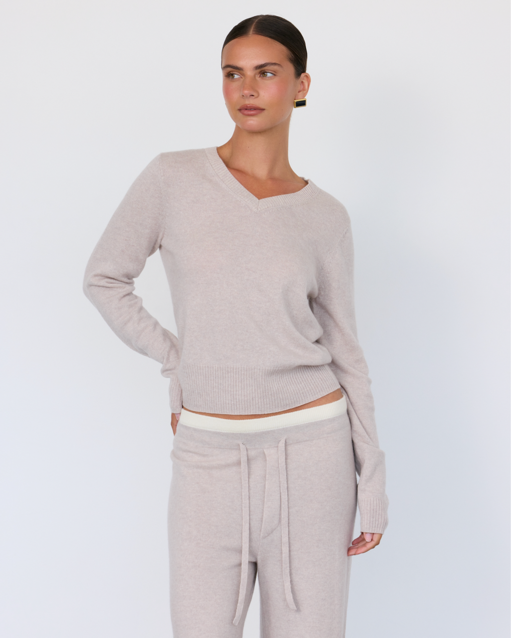 Tove V-Neck Sweater in Cashmere Blend