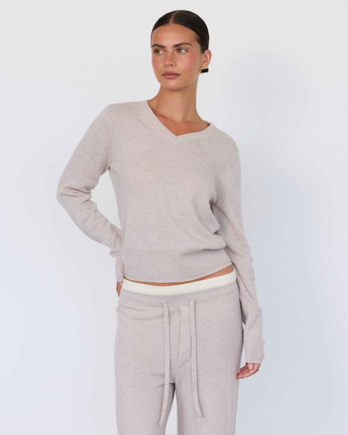 Tove V-Neck Sweater in Cashmere Blend