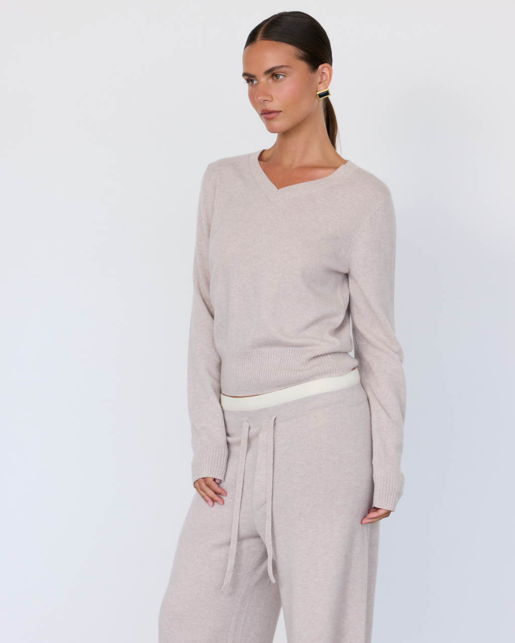 Tove V-Neck Sweater in Cashmere Blend