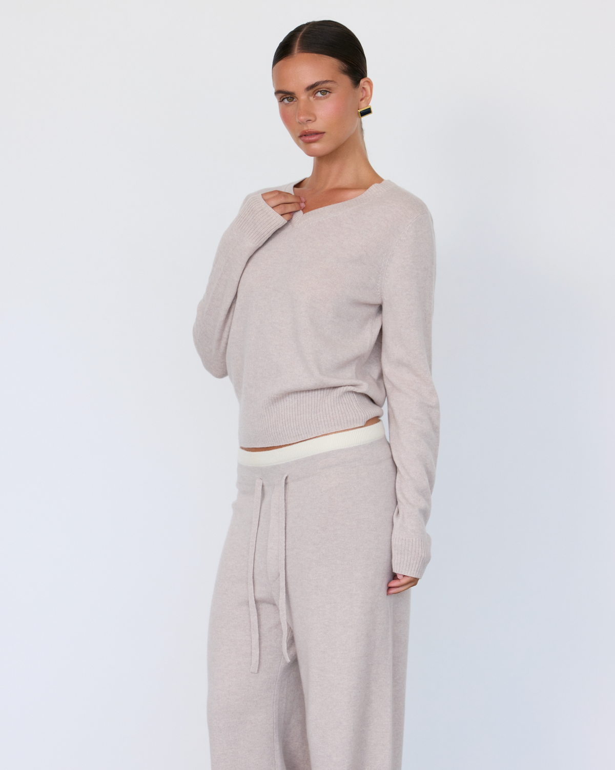 Tove V-Neck Sweater in Cashmere Blend