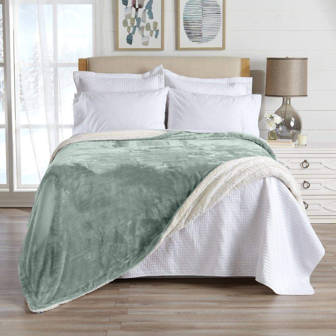The Kinsley Sherpa Blanket — Velvet-Soft Reversible Warmth for Cozy Layering