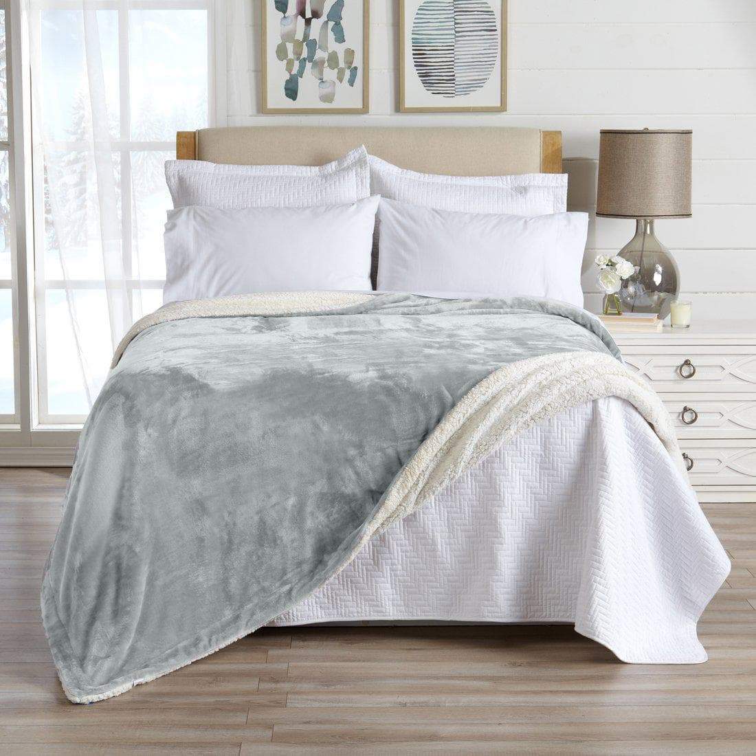 The Kinsley Sherpa Blanket — Velvet-Soft Reversible Warmth for Cozy Layering