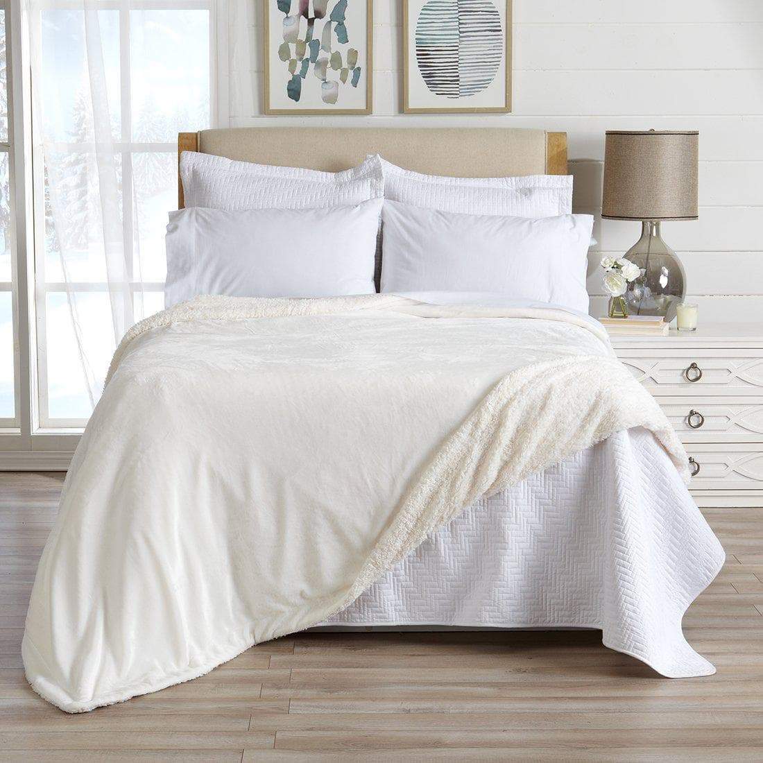 The Kinsley Sherpa Blanket — Velvet-Soft Reversible Warmth for Cozy Layering