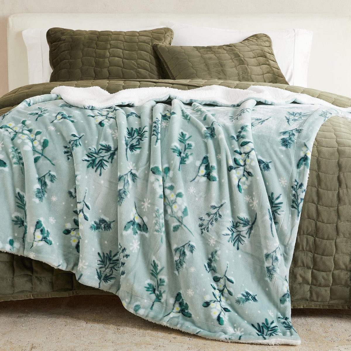 The Kinsley Sherpa Blanket — Velvet-Soft Reversible Warmth for Cozy Layering