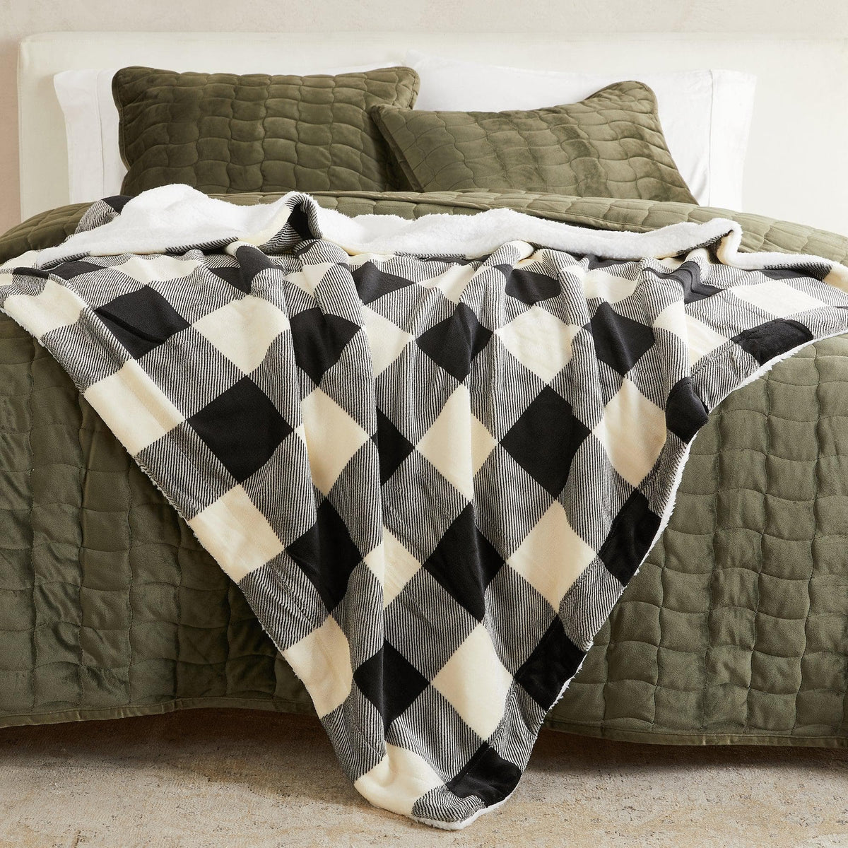 The Kinsley Sherpa Blanket — Velvet-Soft Reversible Warmth for Cozy Layering